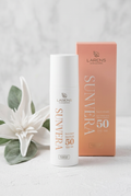 Larens SunVera SPF 50 v svetlom štýle s bielym kvetom